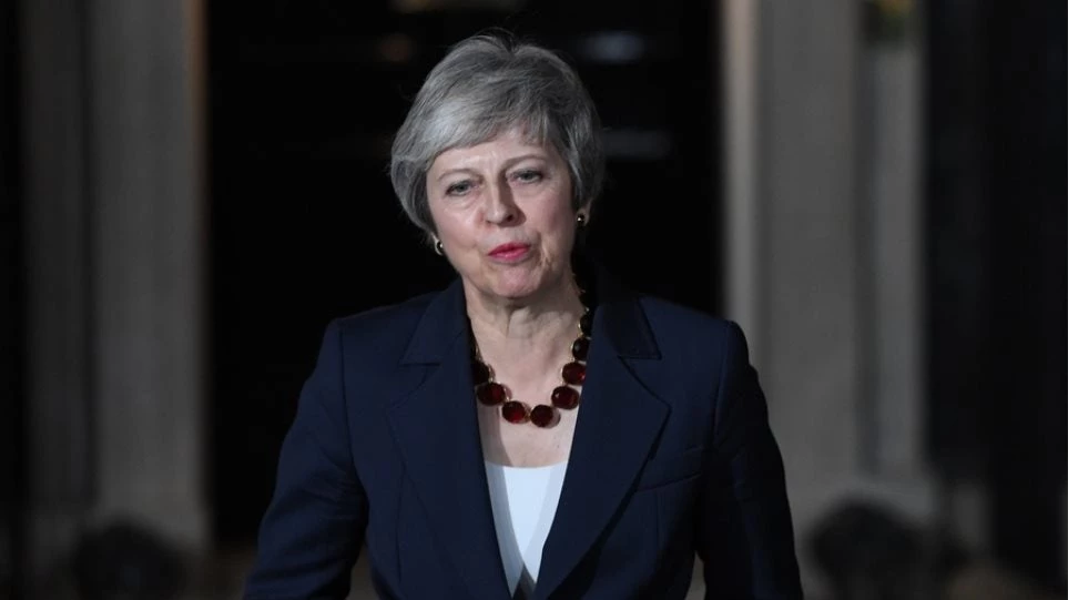 Brexit: Πέντε υπουργοί πιέζουν τη Μέι να επαναδιαπραγματευτεί τη συμφωνία με τις Βρυξέλλες